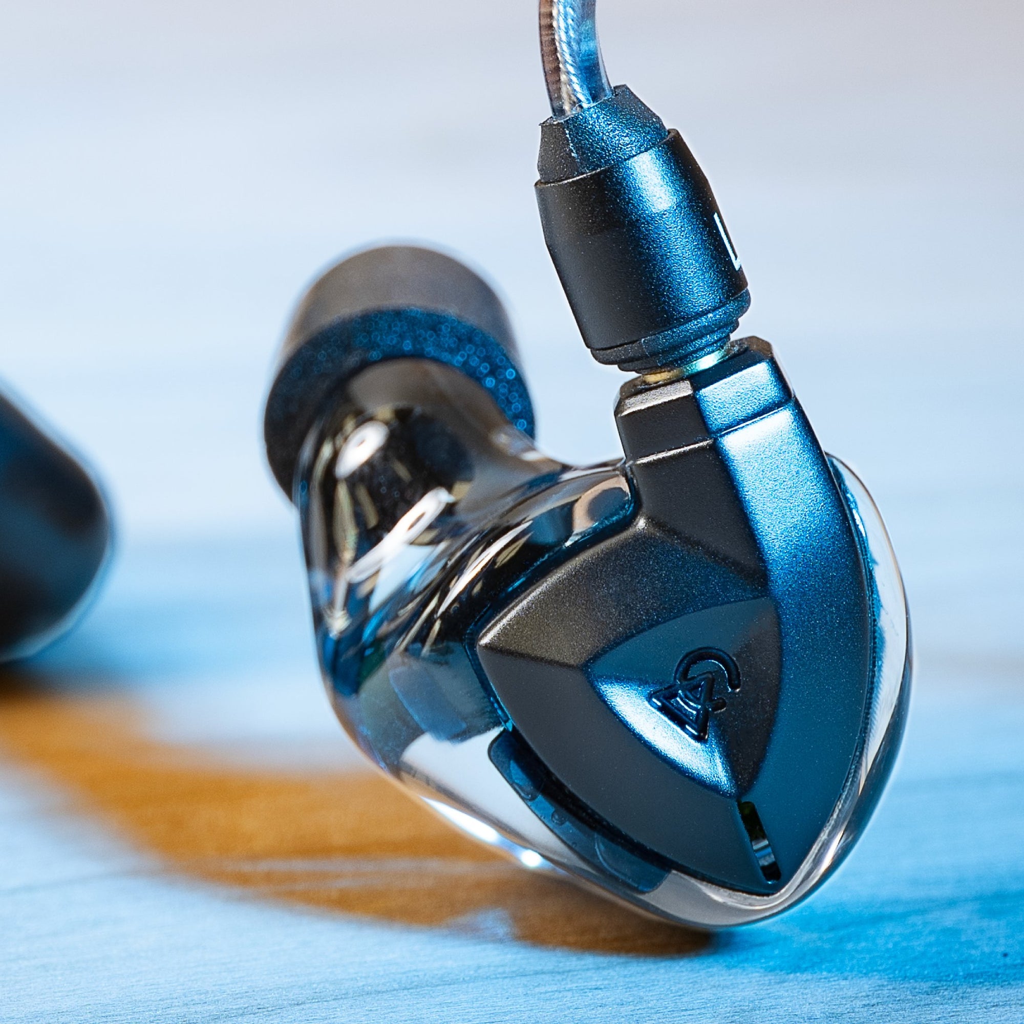 Hybrid-Design Earphones & IEMs