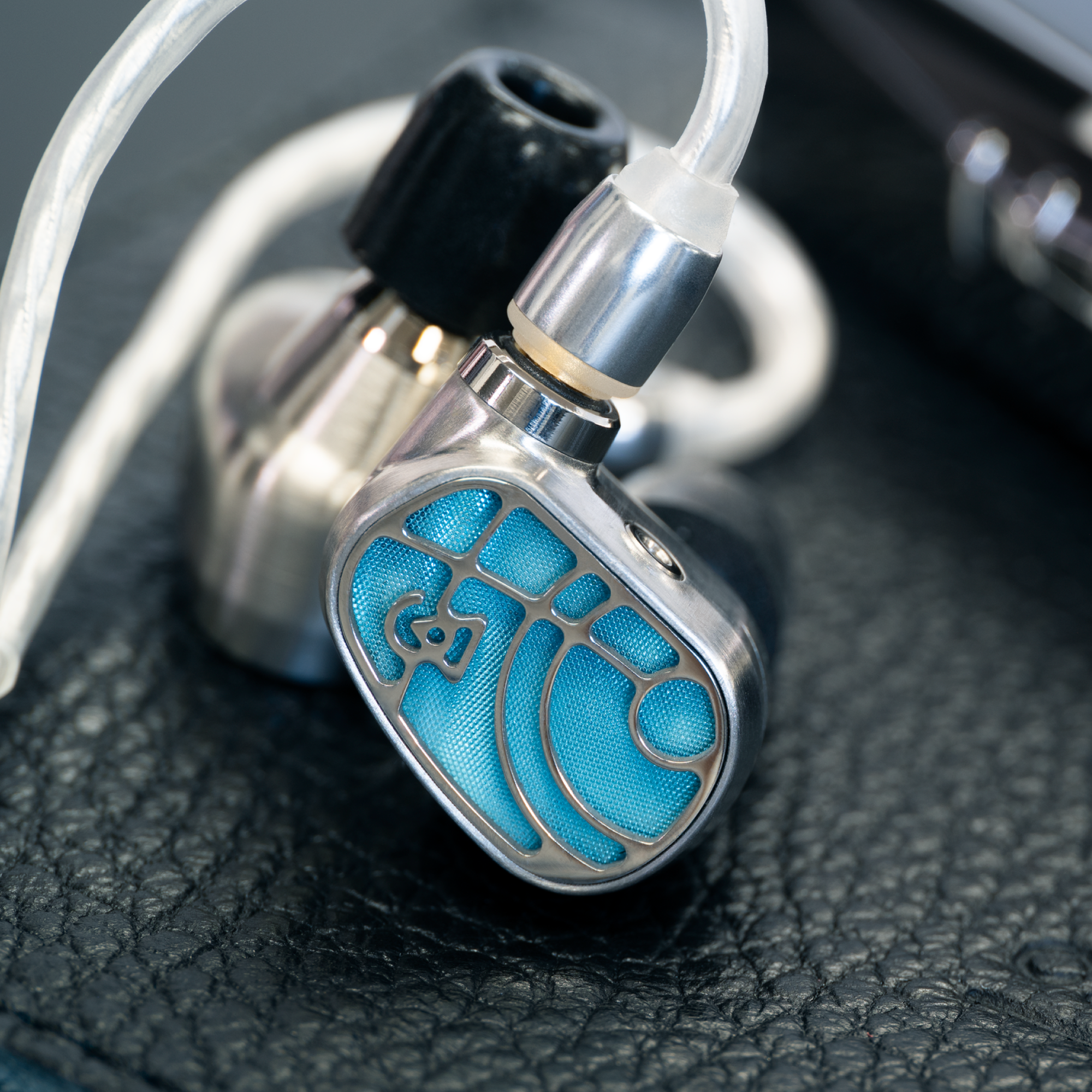 Campfire audio Solaris siren close-up image wit Time Stream cable